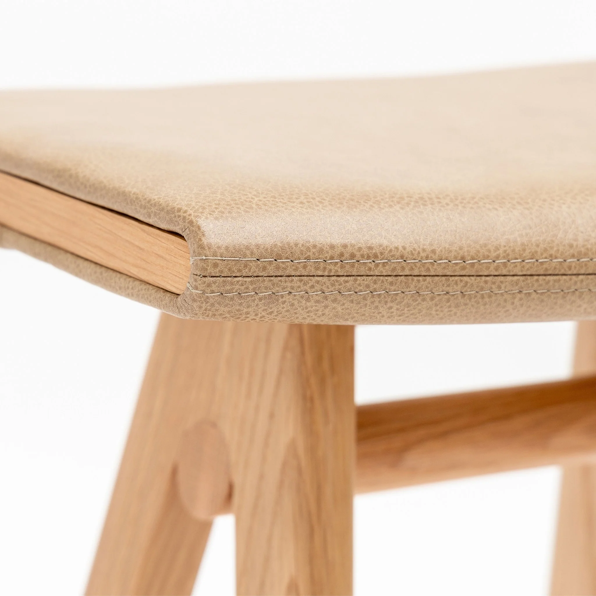 MA Counter Stool - Light Oak & Arena Leather - Image 10